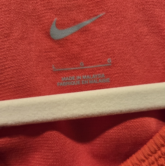Nike Scarlet Textured Activewear Top - Picture 2 of 8
